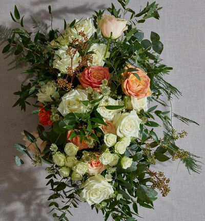 Bohemsk brudebukett i hvitt og gyllen Bohemsk brudebukett i hvitt og gyllen